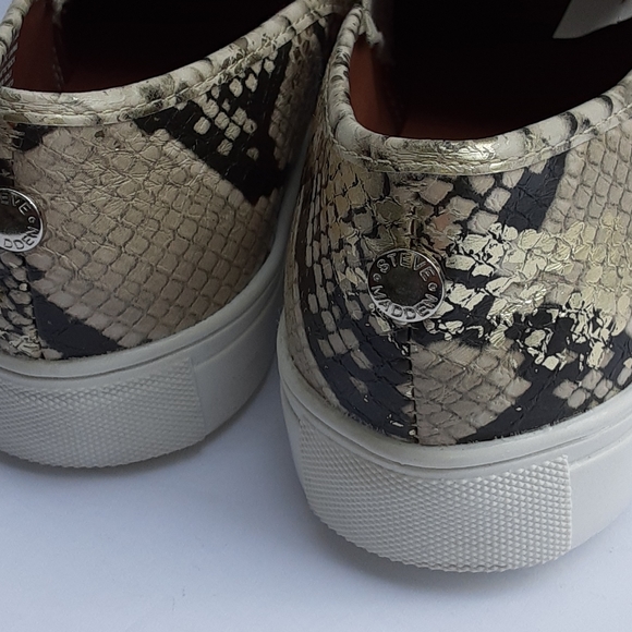Steve Madden SNAKE PRINT SLIP ON Shoe Size 9 1/2 - Picture 3 of 7